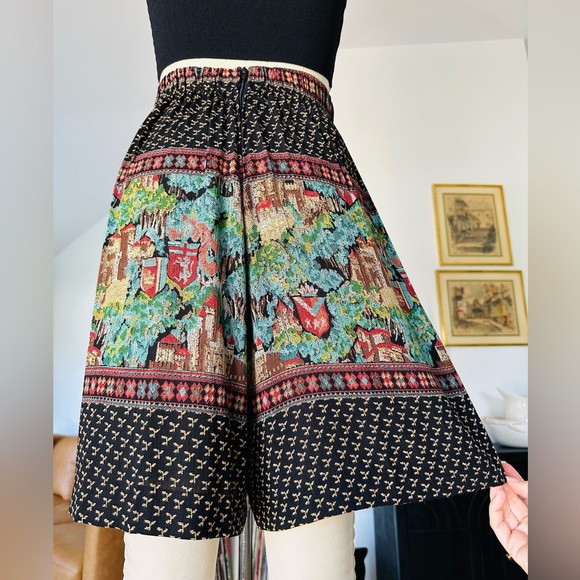 Vintage 80’s Castle Print High Waist Shorts Set - Picture 10 of 15
